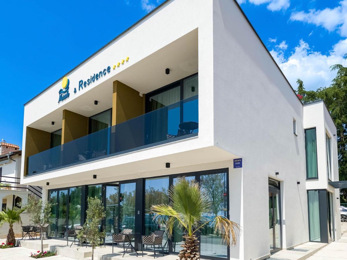 Maresole Beachfront Residence 포레치 외부 사진
